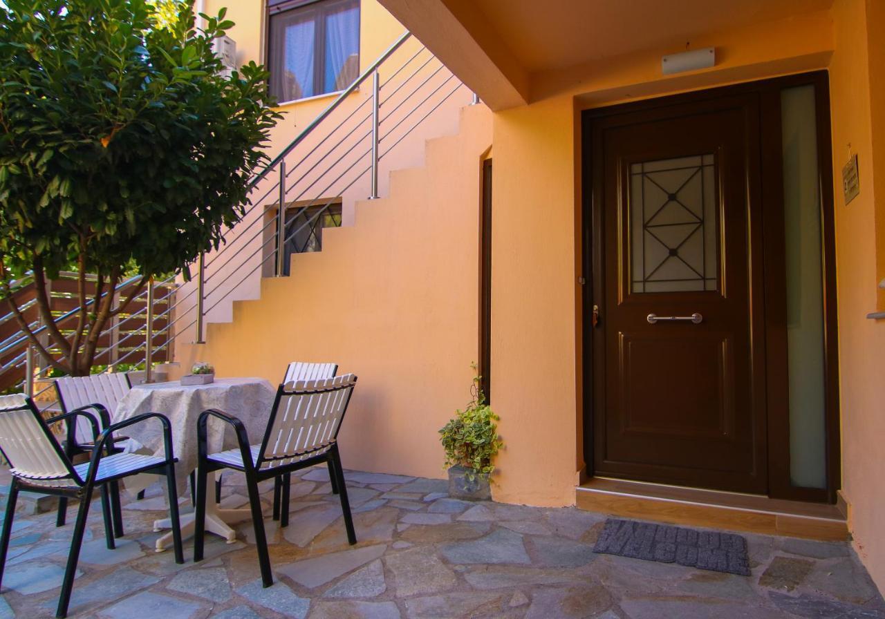The House Under The Rocks Of Meteora 2 Apartamento Kalabáka Exterior foto