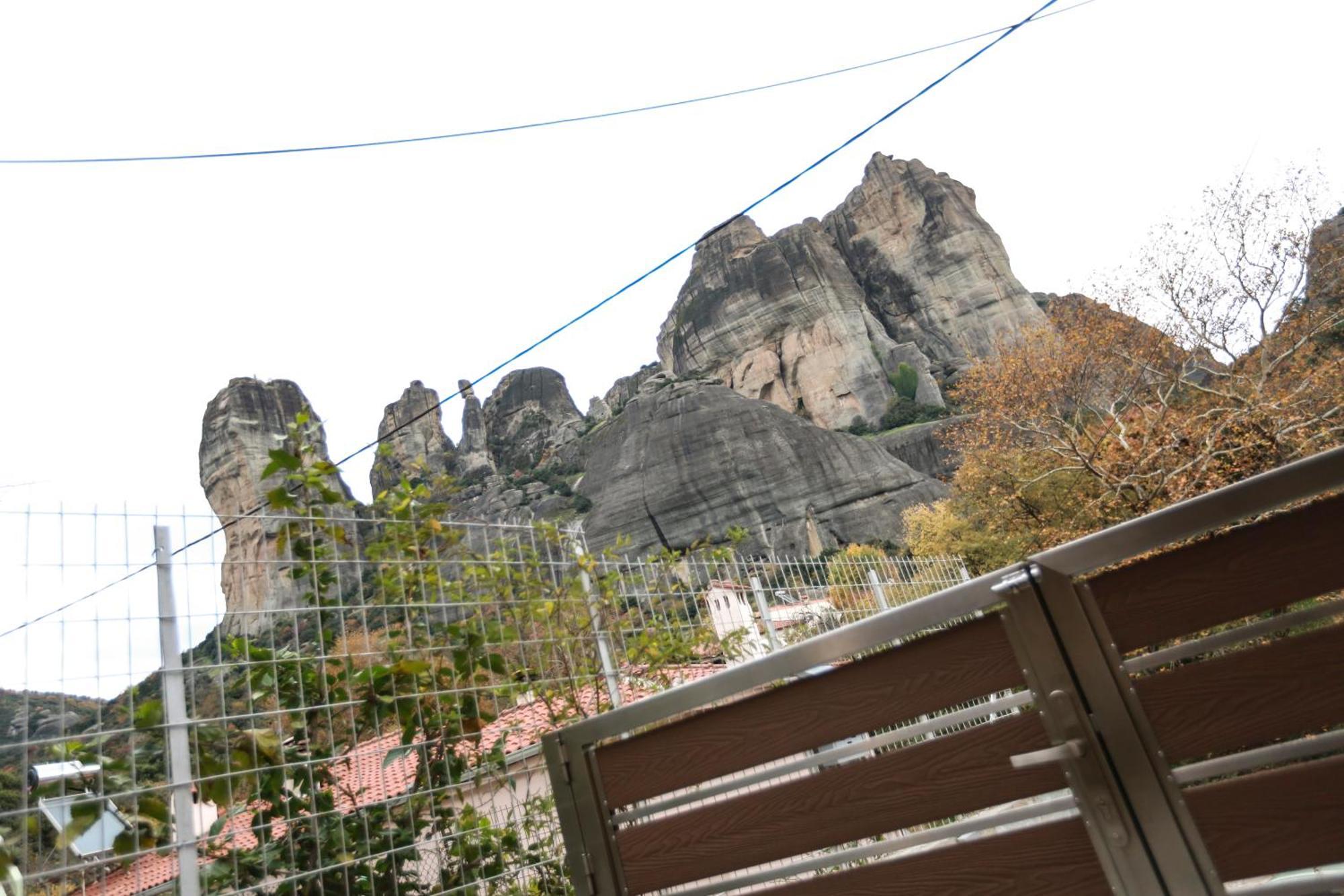 The House Under The Rocks Of Meteora 2 Apartamento Kalabáka Exterior foto
